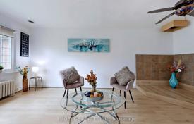 7 dormitorio casa de pueblo en Etobicoke, Canadá. C$1 287 000