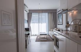 1-dormitorio apartamentos en condominio en Khlong Toei, Tailandia. $227 000