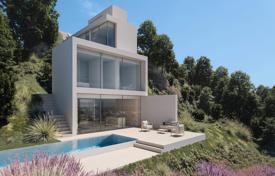 Villa con vistas al mar en Benissa con piscina privada (31.5 m²) y jardín en parcela privada 1058 m².. 1 875 000 €