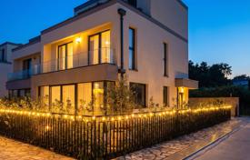 3 dormitorio casa de pueblo 167 m² en Lastva Grbaljska, Montenegro. 399 000 €