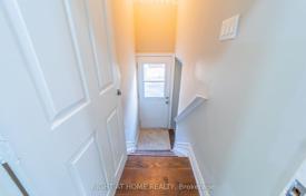 11 dormitorio casa de pueblo en Scarborough, Canadá. C$1 308 000