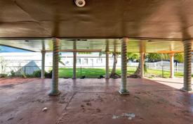 5 dormitorio casa de pueblo 278 m² en Miami, Estados Unidos. $650 000