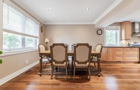 13 dormitorio casa de pueblo en North York, Canadá. C$2 677 000