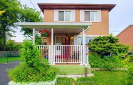 7 dormitorio casa de pueblo en Scarborough, Canadá. C$1 274 000