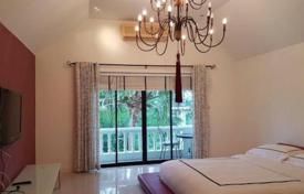 3 dormitorio villa 400 m² en Chonburi, Tailandia. $216 000