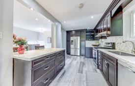10 dormitorio casa de pueblo en Scarborough, Canadá. C$1 509 000