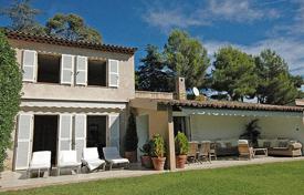 3 dormitorio villa en Villeneuve-Loubet, Francia. Price on request
