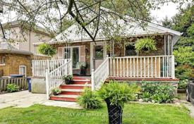 10 dormitorio casa de pueblo en Scarborough, Canadá. C$1 456 000