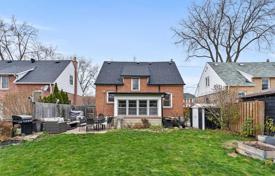 Casa de pueblo – York, Toronto, Ontario,  Canadá. C$1 312 000