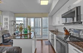 2 dormitorio piso en Lake Shore Boulevard West, Canadá. C$1 194 000