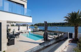 8 dormitorio casa de pueblo 340 m² en Medulin, Croacia. Price on request