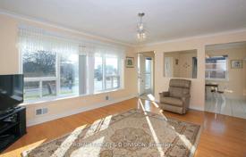 9 dormitorio casa de pueblo en North York, Canadá. C$1 723 000