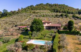 13 dormitorio finca rústica 498 m² en Collazzone, Italia. 630 000 €