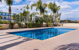 2 dormitorio piso 80 m² en Kiti, Chipre. 225 000 €