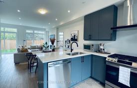 9 dormitorio casa de pueblo en Scarborough, Canadá. C$2 158 000