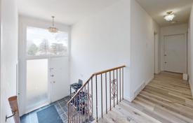 7 dormitorio casa de pueblo en North York, Canadá. C$1 947 000