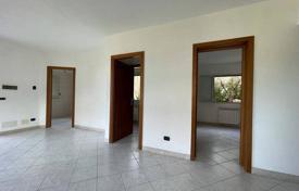 5 dormitorio piso 196 m² en Livorno, Italia. 790 000 €