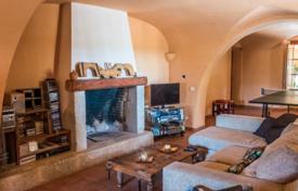 8 dormitorio casa de pueblo 600 m² en Girona, España. 850 000 €