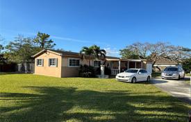 4 dormitorio casa de pueblo 198 m² en Miami, Estados Unidos. $635 000
