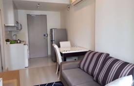 1-dormitorio apartamentos en condominio en Phra Khanong, Tailandia. $127 000