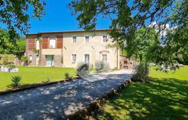 9 dormitorio villa en Lucca, Italia. 1 550 000 €
