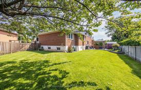 11 dormitorio casa de pueblo en North York, Canadá. C$1 667 000