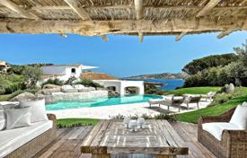 Villa – Punta Sardegna, Cerdeña, Italia. 30 000 €  por semana