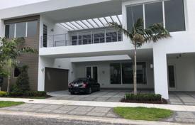 Villa – Doral, Florida, Estados Unidos. $1 875 000