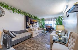 5 dormitorio piso en Etobicoke, Canadá. C$656 000