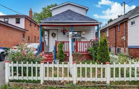 6 dormitorio casa de pueblo en Scarborough, Canadá. C$982 000