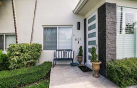Casa de pueblo – Surfside, Florida, Estados Unidos. $2 535 000
