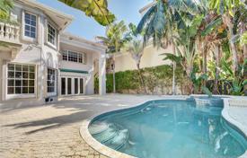 7 dormitorio villa 411 m² en Sunny Isles Beach, Estados Unidos. $2 375 000
