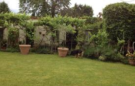 4 dormitorio villa 430 m² en Barga, Italia. 760 000 €