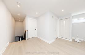 9 dormitorio casa de pueblo en Scarborough, Canadá. C$2 087 000