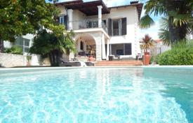 8 dormitorio casa de pueblo 450 m² en Umag, Croacia. 2 250 000 €