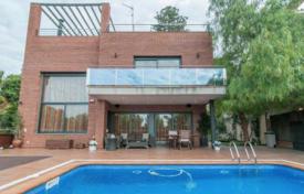 Casa de pueblo 368 m² en Castelldefells, España. 1 390 000 €