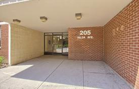 6 dormitorio piso en North York, Canadá. C$881 000
