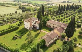 22 dormitorio villa 1446 m² en Siena, Italia. Price on request
