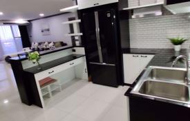 3-dormitorio apartamentos en condominio en Watthana, Tailandia. $316 000