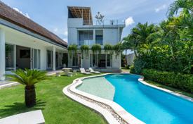 5 dormitorio villa 450 m² en Canggu, Indonesia. $499 000