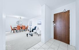 7 dormitorio piso en North York, Canadá. C$782 000