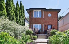Casa de pueblo – East York, Toronto, Ontario,  Canadá. C$2 012 000