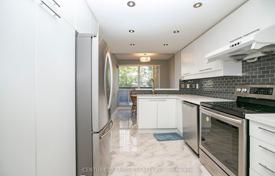 7 dormitorio piso en North York, Canadá. C$1 192 000