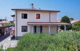 6 dormitorio villa 282 m² en Massa, Italia. 696 000 €