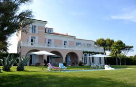 Villa – Fréjus, Costa Azul, Francia. 14 700 €  por semana