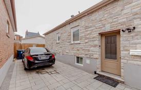 6 dormitorio casa de pueblo en York, Canadá. C$1 216 000