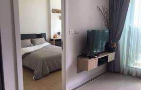 1-dormitorio apartamentos en condominio en Huai Khwang, Tailandia. $118 000