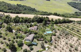 15 dormitorio finca rústica 375 m² en Radicondoli, Italia. 1 200 000 €