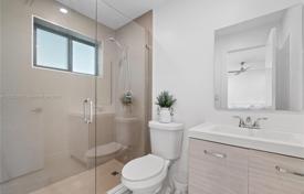 4 dormitorio casa de pueblo 166 m² en Miami, Estados Unidos. $1 050 000