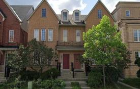 8 dormitorio adosado en North York, Canadá. C$1 303 000